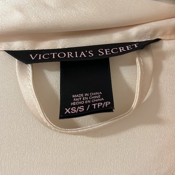 Victoria’s Secret Robe - Picture 4 of 5